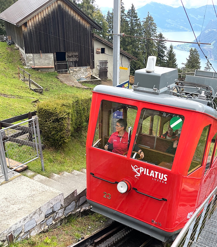 世界一の急勾配鉄道！ピラトゥス登山鉄道（スイス🇨🇭）